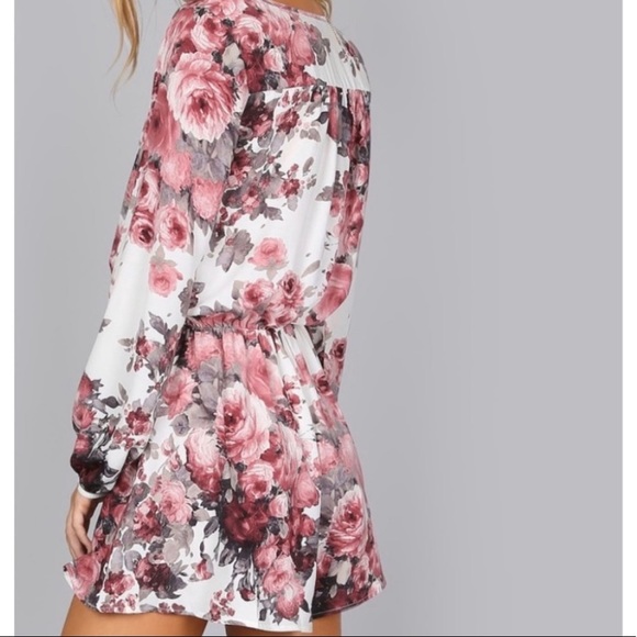 Gathered Floral Flowy Shorts Romper - Picture 4 of 6